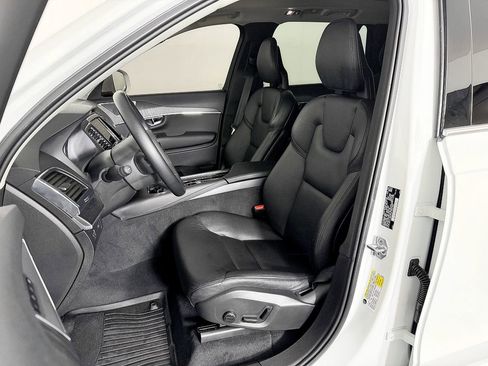 Used 2020 Volvo XC90 T6 Momentum w/ Protection Package Premier image 35