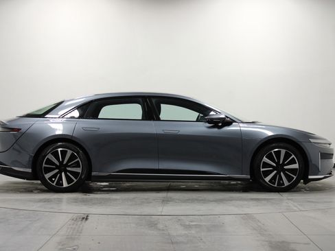 Used 2024 Lucid Air Touring image 3