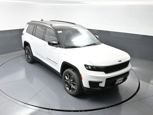 New 2025 Jeep Grand Cherokee L Limited w/ Trailer Tow Package image 42