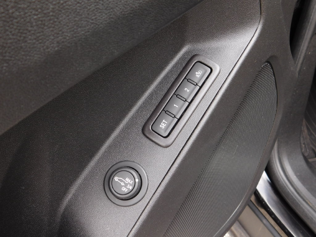 Used 2020 Chevrolet Equinox Premier AWD/4WD image 18