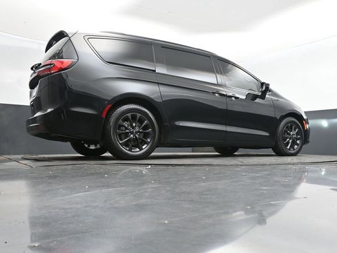 Used 2022 Chrysler Pacifica Touring-L w/ S Appearance Package image 43