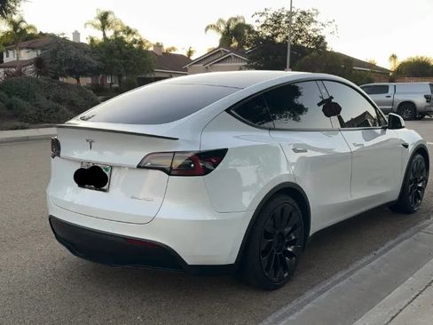 Used 2022 Tesla Model Y Performance AWD/4WD image 2