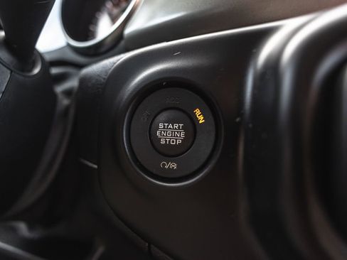 Used 2021 Jeep Gladiator Willys image 17