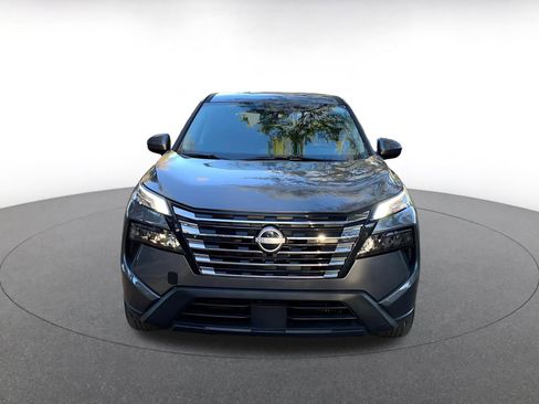 Used 2025 Nissan Rogue SV image 2