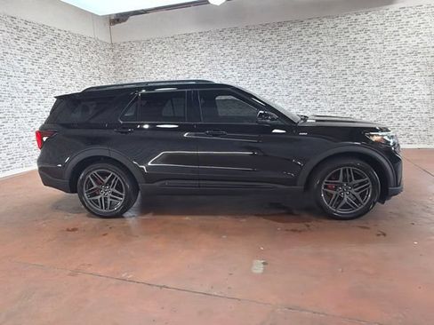 Used 2025 Ford Explorer ST-Line w/ Premium Package RWD image 8