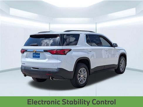 Used 2023 Chevrolet Traverse LT FWD image 6