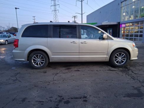 Used 2015 Dodge Grand Caravan SXT FWD image 4