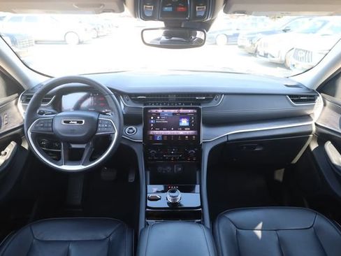 Used 2023 Jeep Grand Cherokee Limited w/ Black Appearance Package AWD/4WD image 11