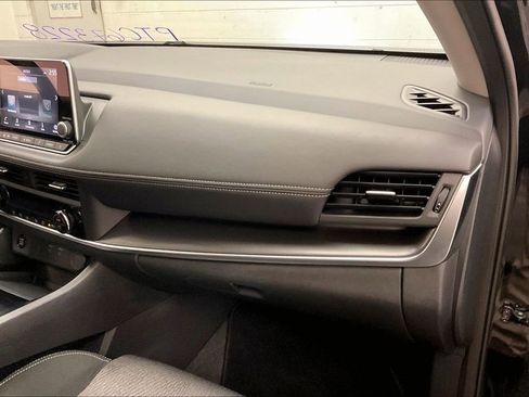 Certified 2026 Nissan Rogue SV image 15