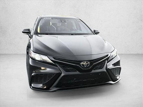 Used 2024 Toyota Camry SE image 3