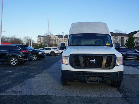 Used 2018 Nissan NV 2500 SV w/ Navigation Package image 2