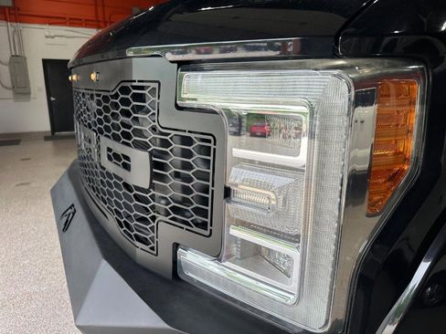 Used 2019 Ford F250 Lariat w/ Lariat Ultimate Package AWD/4WD image 9