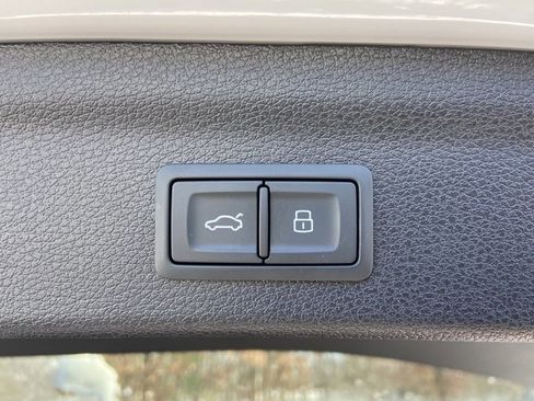 Certified 2025 Audi Q3 2.0T Premium w/ Convenience Package image 30