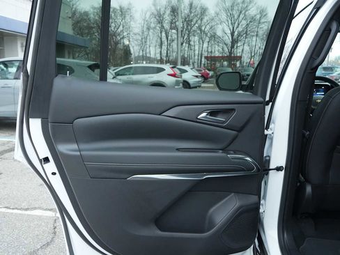 Used 2024 Chevrolet Traverse LT FWD image 37