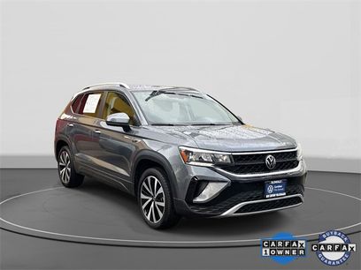 Certified 2024 Volkswagen Taos SE w/ Panoramic Sunroof Package