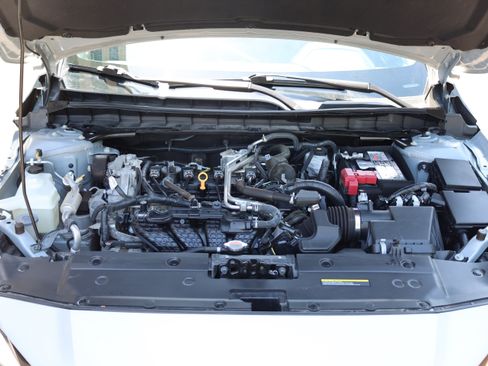 Used 2024 Nissan Altima 2.5 SV FWD image 12