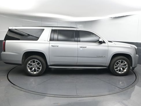 Used 2017 GMC Yukon XL SLT image 9