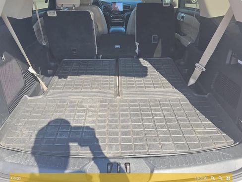 Used 2023 Ford Explorer Limited image 16