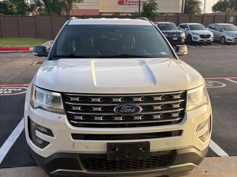 Used 2017 Ford Explorer XLT w/ Equipment Group 202A FWD image 2