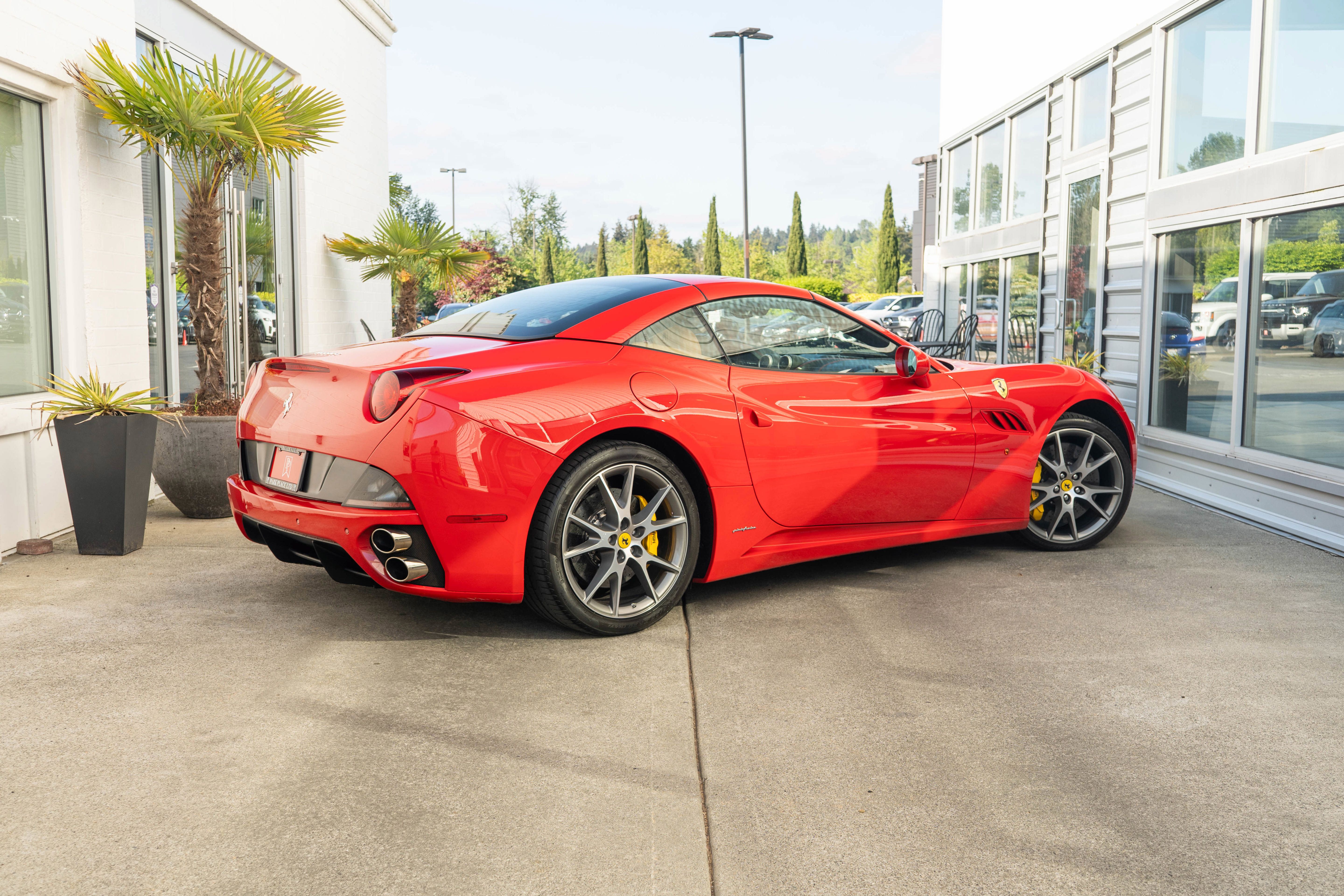 Used 2010 Ferrari California RWD image 8