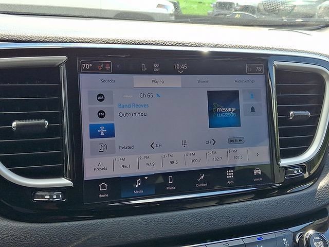 Used 2024 Chrysler Pacifica Touring-L FWD image 18