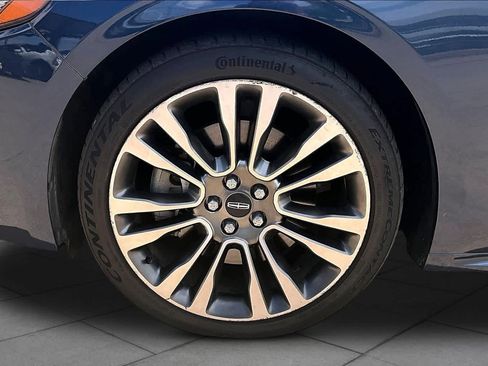 Used 2017 Lincoln Continental Select w/ Climate Package FWD image 10