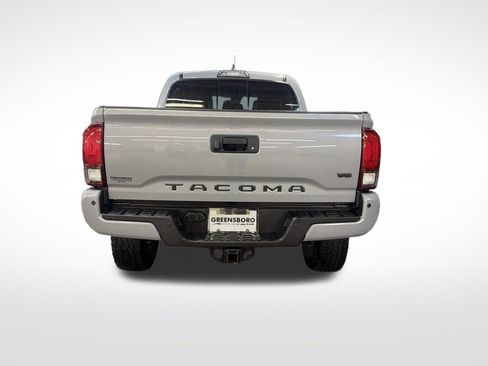 Used 2019 Toyota Tacoma TRD Off-Road w/ TRD Premium Off Road Package AWD/4WD image 4