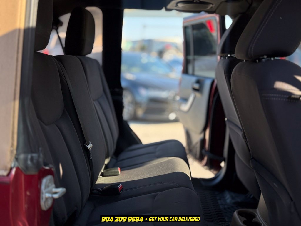 Used 2013 Jeep Wrangler Unlimited Rubicon w/ Connectivity Group AWD/4WD image 14