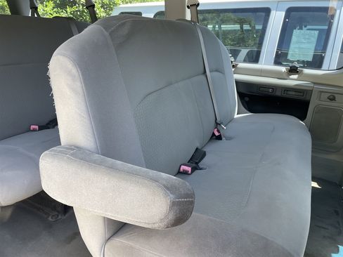 Used 2011 Ford E-350 and Econoline 350 XLT RWD image 9