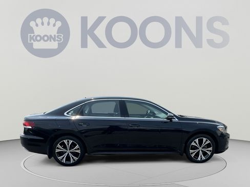 Used 2022 Volkswagen Passat 2.0T SE FWD image 17