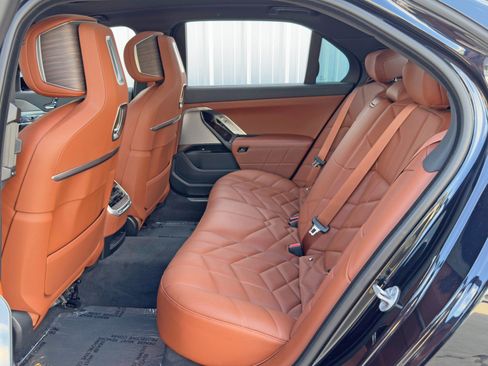 Used 2023 BMW 760i xDrive image 54