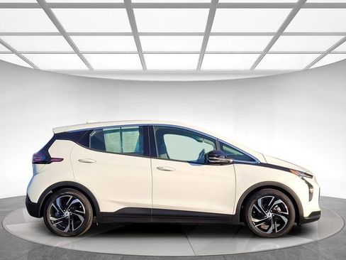 Used 2022 Chevrolet Bolt LT w/ Infotainment Package image 4