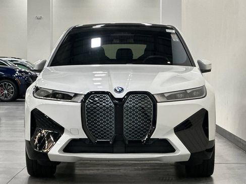 Used 2024 BMW iX xDrive50 w/ Sport Package AWD/4WD image 9