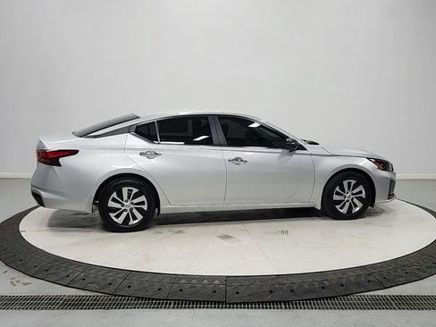 Used 2024 Nissan Altima 2.5 S FWD image 8