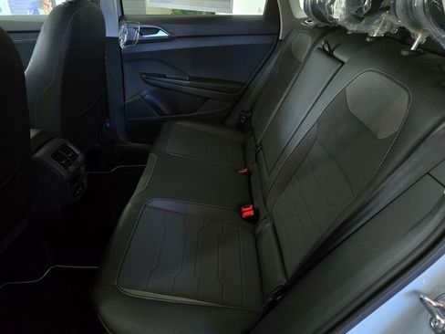 New 2026 Volkswagen Taos SE image 4