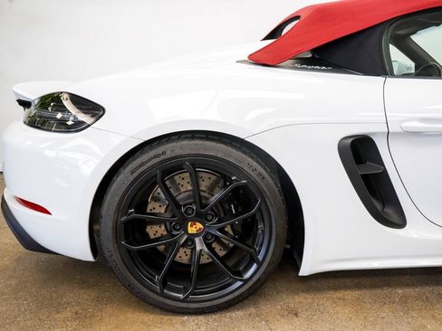 Used 2020 Porsche 718 Boxster Spyder RWD image 18