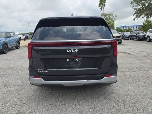 New 2027 Kia Carnival FWD image 7