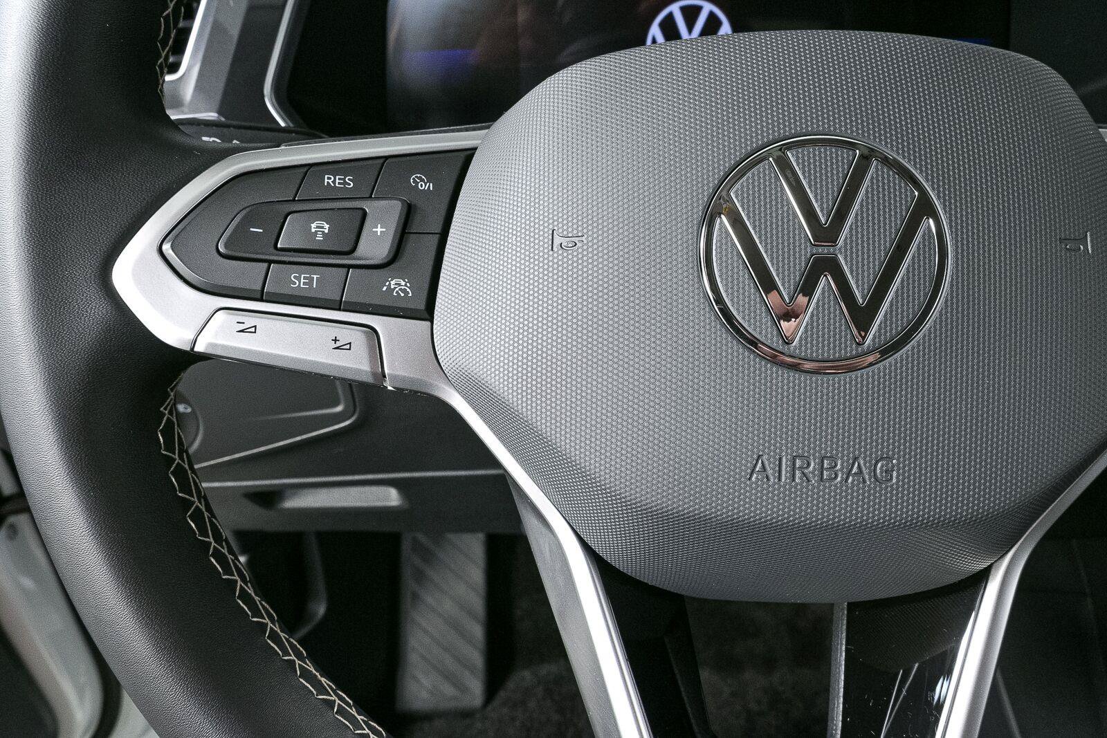 Certified 2023 Volkswagen Tiguan SE FWD image 10