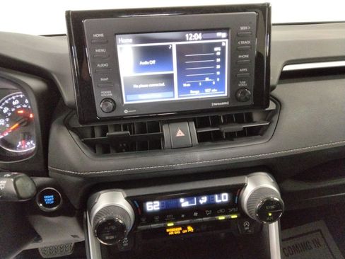 Used 2020 Toyota RAV4 XLE image 21