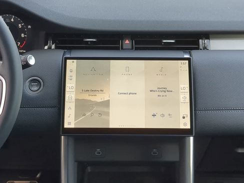 Certified 2025 Land Rover Discovery Sport Dynamic SE image 28