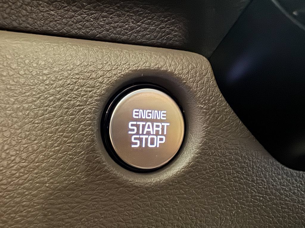 Used 2025 Kia Carnival FWD image 45