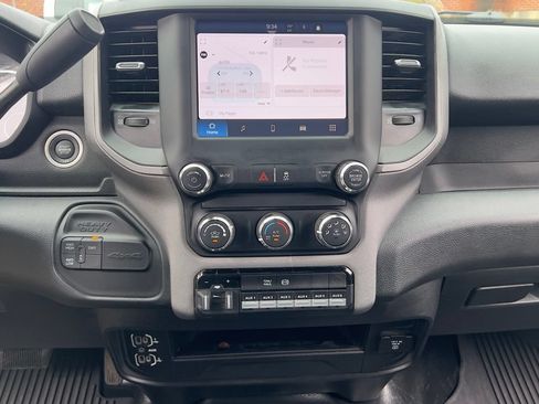 Used 2024 RAM 3500 Tradesman w/ Chrome Appearance Group AWD/4WD image 28
