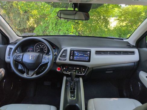 Used 2019 Honda HR-V EX image 9