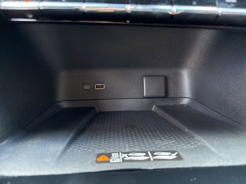 Used 2024 Chevrolet Traverse RS image 22