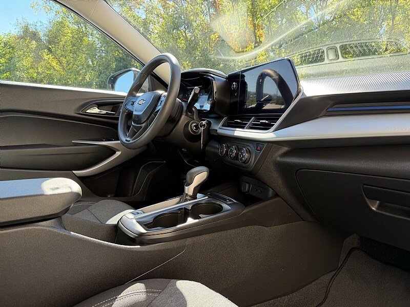 Used 2024 Chevrolet Trax LS FWD image 21