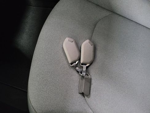 Used 2025 Kia K4 LX image 32