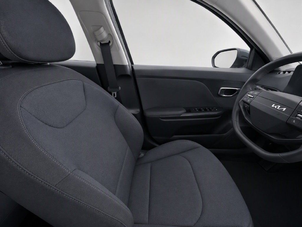 Used 2025 Kia K4 FWD image 17