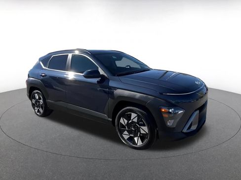 Used 2025 Hyundai Kona SEL image 2