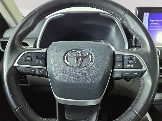 Used 2024 Toyota Highlander XLE AWD/4WD image 23