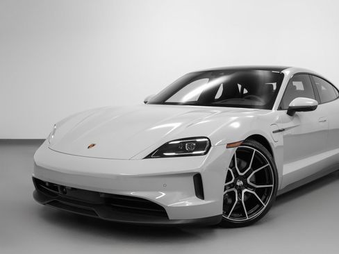 New 2025 Porsche Taycan image 7